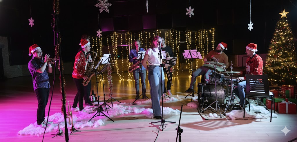 Publikum danser til Corny Collection festband i København